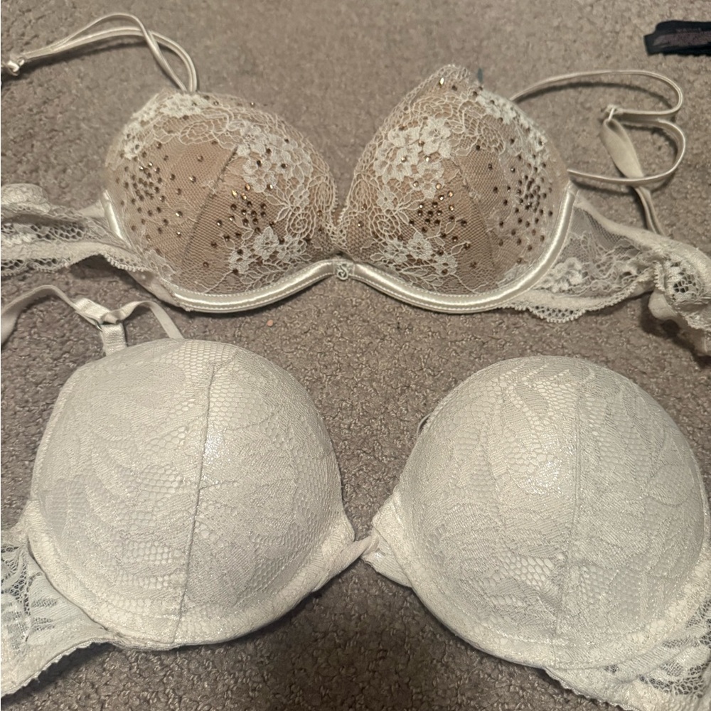 Victoria's Secret Cream and White Lace Bra Set